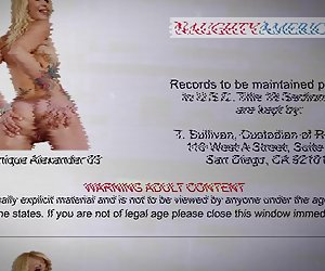Tatovert monique alexander får små puppene jizzed